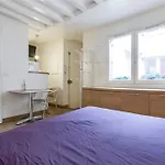 Charming Studio In The Historical Heart Of Paris