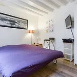 Charming Studio In The Historical Heart Of Paris