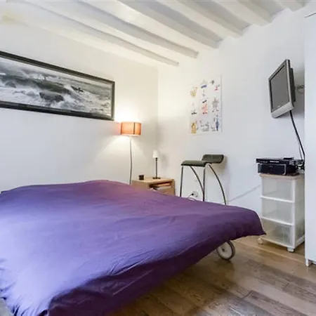 Charming Studio In The Historical Heart Of * Paris