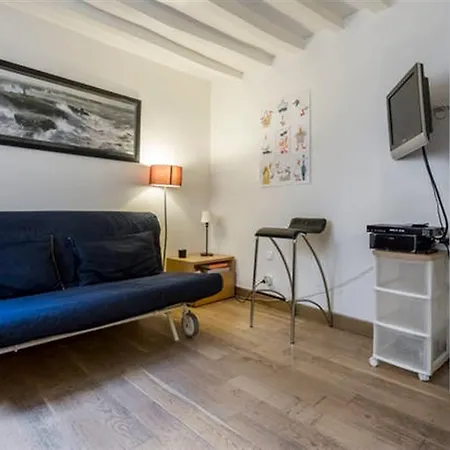 Apartment Charming Studio In The Historical Heart Of Paris